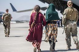 Afghanistan, spari contro aereo italiano: la pilota evita colpi