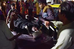Afghanistan, attacco kamikaze all'aeroporto di Kabul: 40 morti