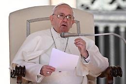 Il Papa: invece dei figli si preferiscono i cani