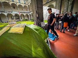 Caro affitti, studenti in tenda davanti alla Federico II