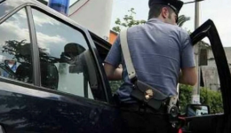 Maestra aggredita a scuola dai genitori di un bimbo