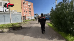 Raid nel quartiere del clan, raffica di proiettili contro due appartamenti