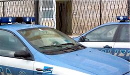 Botte, legata alla sedia e sigarette spente sul corpo