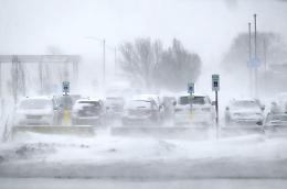 Usa sommersi dalla neve, almeno 37 morti nella bufera di Natale
