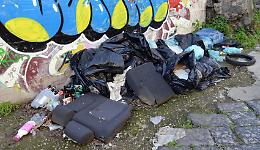 Ercolano, discarica a cielo aperto a pochi passi dal liceo