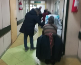 «Venditori ambulanti abusivi all’interno del Cardarelli». Il dg: «Repressione ferrea»