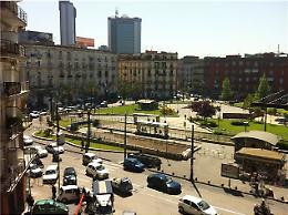 Piazza Nazionale, controlli ai negozi in zona: su 18 solo 3 in regola