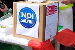 Roma, assalto al gazebo della Lega: poliziotto aggredito