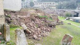 Terme di Baia, crolla muro della villa imperiale: verifiche nell'area