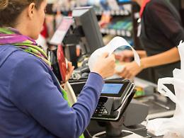 «Sei troppo grassa per fare la commessa nel mio negozio»: 24enne vittima di bodyshaming