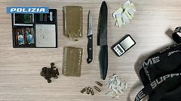 Sorpreso in casa con la droga e 5 cartucce, 28enne arrestato