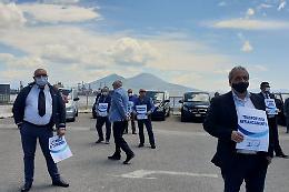 Turismo, protesta bus e Ncc nel porto di Napoli