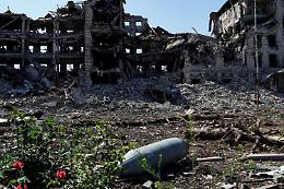 Mariupol, oltre 100 corpi trovati sotto macerie