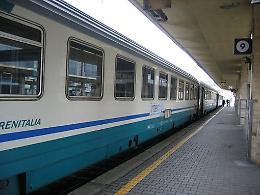 Si incendia una centralina, stop al traffico dei treni sulla tratta Caserta-Napoli 