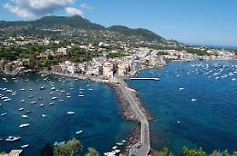 Chiuse per legionella due vasche di un hotel di Ischia