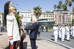 Mattarella a Napoli: omaggio al monumento dello Scugnizzo