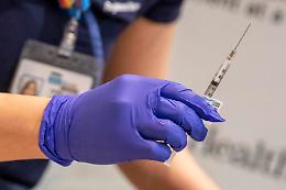 Terza dose vaccino Covid, cosa dicono gli esperti