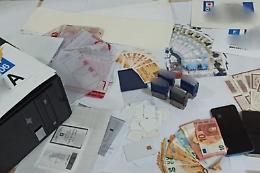 Centrale di documenti falsi in un negozio ai Quartieri Spagnoli