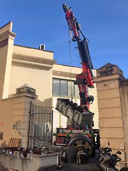 Funicolare di Chiaia, lavori partiti per davvero: al Vomero arrivano i camion