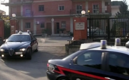 Botte alla moglie, arrestato marito violento