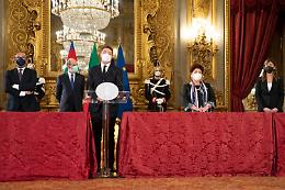 Renzi: «Meglio governo politico ma sì anche a istituzionale»