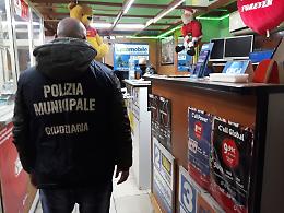 Napoli, scoperta centrale di sim con intestazioni fittizie