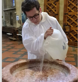 Regno Unito. Nelle Chiese torna il segno della pace, l'acqua santa e la Comunione in fila