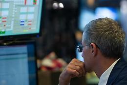 Coronavirus, borse in rosso. Sale lo spread