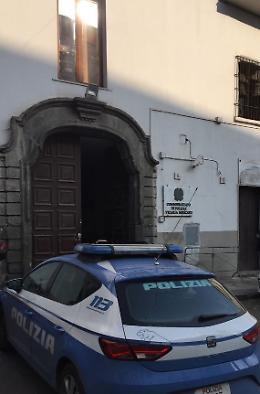 Arrestato mentre scippa una turista