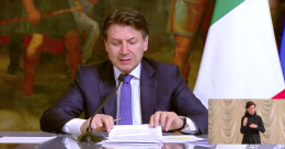 Conte: «Subito 4,3 miliardi ai Comuni e 400 milioni per chi non può fare la spesa»