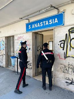Prende a calci convoglio Eav, 16enne finisce nei guai