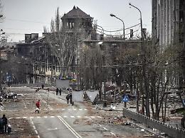 Ucraina, vice comandante Azov:  «Stanotte bombe al fosforo e 50 attacchi aerei»