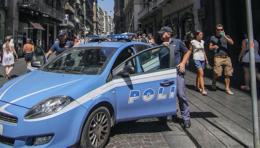 Via Toledo, palpeggia una 15enne: in manette 50enne napoletano