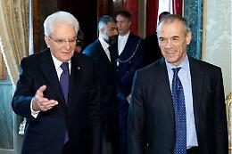 Mattarella dà l'incarico a Cottarelli