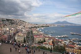 Le Frecce Tricolori sorvolano Napoli