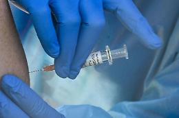 Covid, a Pozzuoli vaccini in riva al mare fascia 18-29 anni