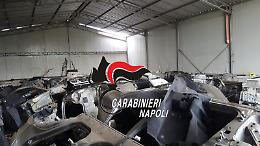 Auto rubata, telai e jammer nel capannone: 35enne incastrata dai rifiuti