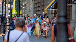 Campania in zona bianca. Mascherine obbligatorie nei centri urbani, in piazza e sul lungomare