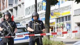 Armato di coltello nel supermercato: un morto e sei feriti ad Amburgo