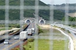 Incidente in un cantiere sull'A3, muore un operaio
