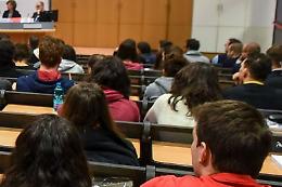 Corsi di sessualità a scuola, ma serve ok genitori