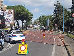 Maltempo a Napoli, avvallamento in via Cinthia: chiusa l'uscita della Tangenziale di Fuorigrotta
