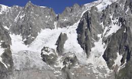 Rischia di franare il ghiacciaio del Monte Bianco, pronti all'emergenza