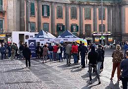 Test gratuiti Covid ed epatite: tutti in fila a piazza Dante
