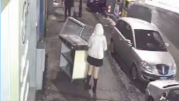 Furto nel panificio al Vomero, caccia alla ladra in minigonna