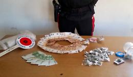 «Vi do una parte di soldi»: 19enne arrestato per droga e corruzione