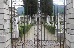 Covid, l'Arcivescovo di Salerno: no a messe nei cimiteri 