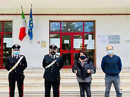 Carabinieri consegnano pc per la Dad agli studenti della zona rossa