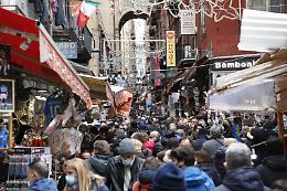 Overtourism, la proposta: un ticket per il centro storico di Napoli