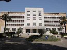 Il Monaldi si colora di rosso per combattere l'Aids